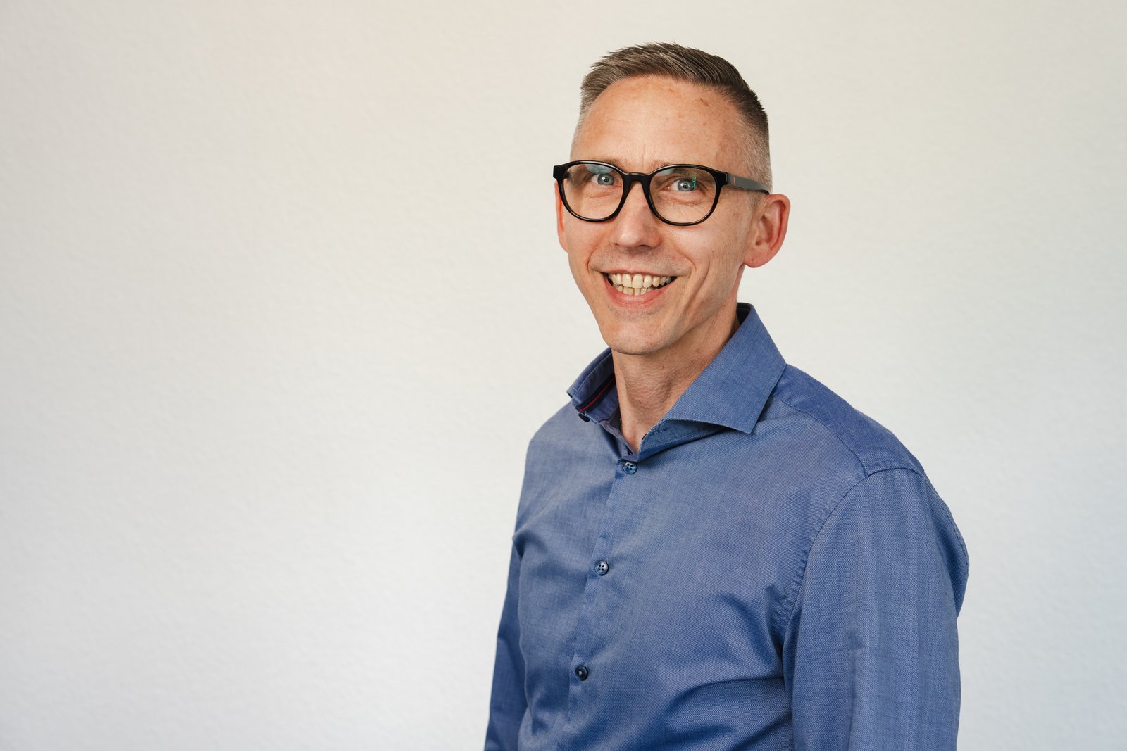 Mich motiviert, dass wir 
hier nicht nur Probleme 
lösen, sondern Prozesse neu 
denken und zukunftsfähig 
gestalten dürfen.