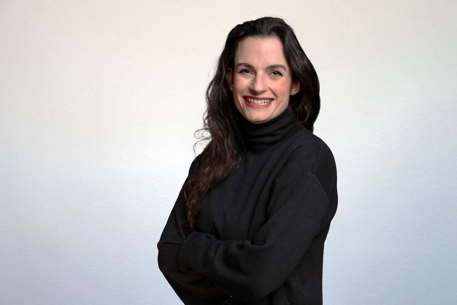 „Zahlen, Prozesse und Strategien sind mein Alltag – Menschen sind meine Leidenschaft. Seit vielen Jahren bin ich Teil von wenco und heute für IT, Finance, Logistik und HR verantwortlich. Mein Herz schlägt für Digitalisierung, Technik und für die Überzeugung, dass nachhaltiger Erfolg nur im Team gelingt.