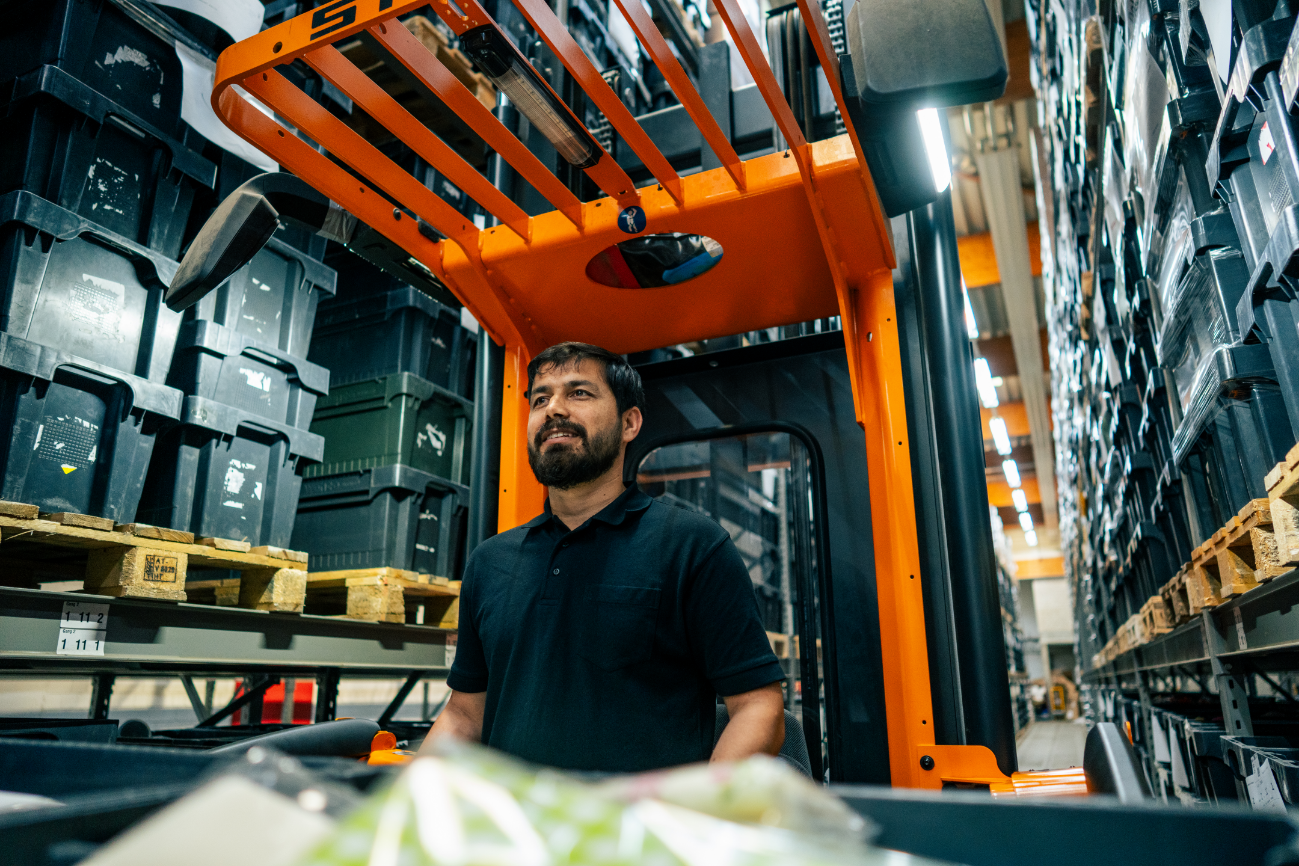 Vom ersten Warenstück bis zur pünktlichen Lieferung an unsere Partner – unsere Logistik-Profis und das Supply Chain Management sorgen dafür, dass alles rund läuft